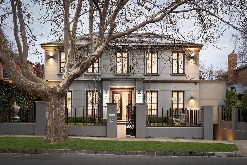 Kew 5 Slaapkamer Expansive family haven in premium locale