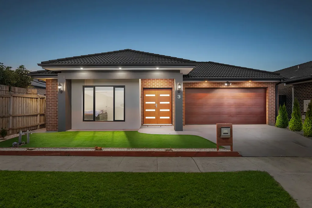 Wyndham Vale 5房 卓越地段 Wyndham Vale  5卧3卫 宽敞舒适  现代厨房 40mm石材台面  蒸发制冷  安全居家 便利生活 近商圈名校 Luxury Family Living in Prime Savanna Estate Location!