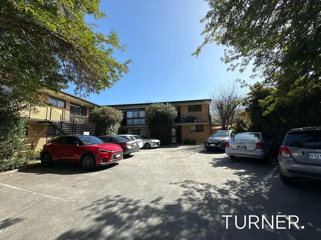 CONVENIENTLY LOCATED 2 BEDROOM APARTMENT