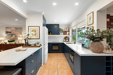 Indooroopilly 3कमरा Renovated Family Sanctuary with Pool in Blue-chip Indooroopilly