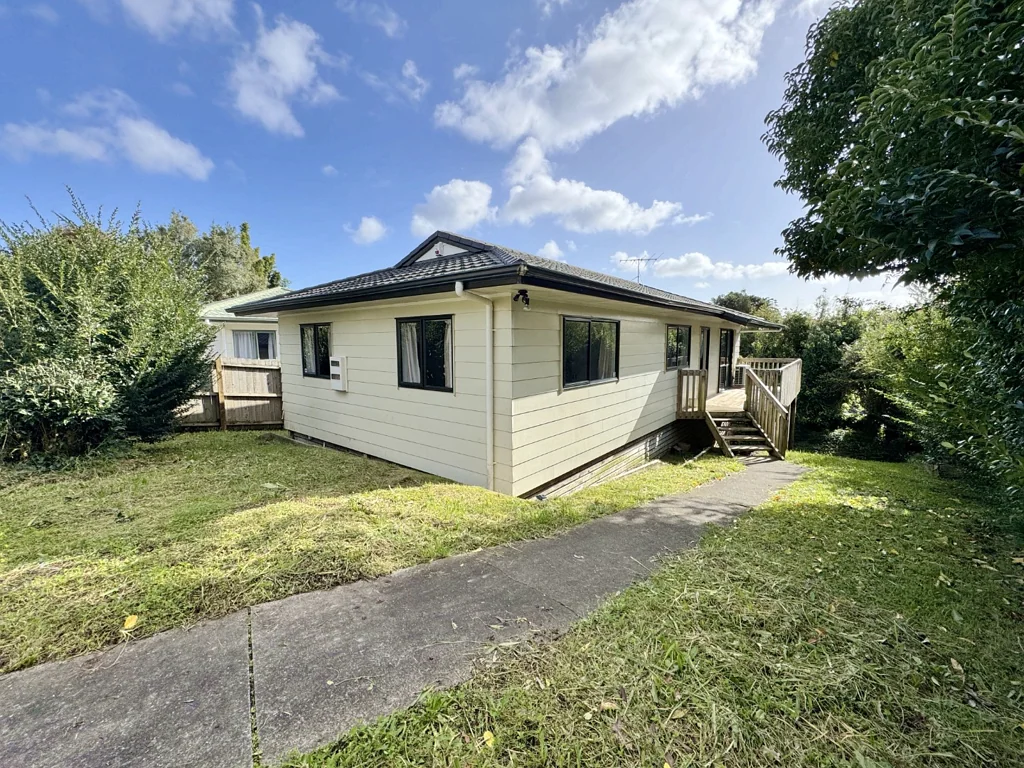 Comfortable Family Living In Ranui