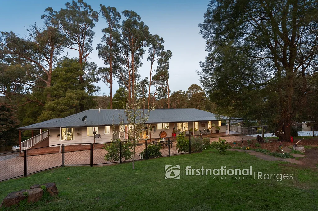 16 Haylock Avenue, Cockatoo, VIC 3781