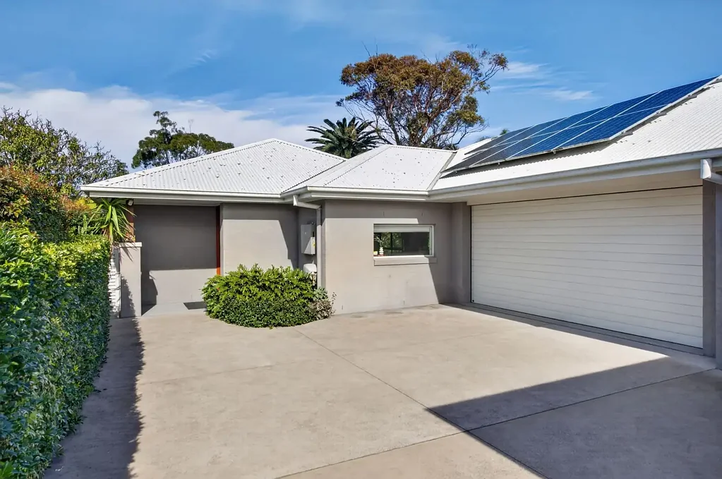 Long Jetty 3 Bedroom Modern Single Level Torrens Title – Move In Ready – Spacious & Minimal Maintenance – Walk To Everything