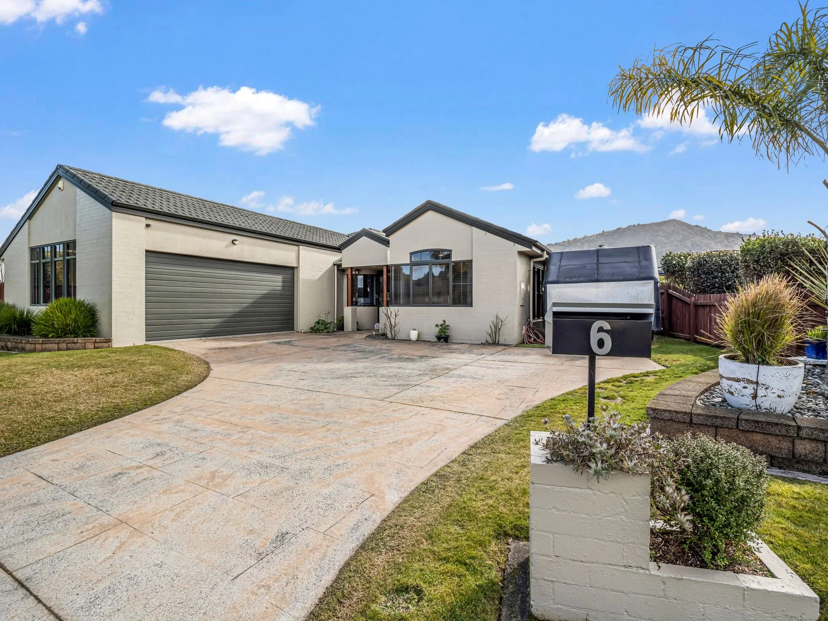 Pukehangi 4房 Huge Family Home
