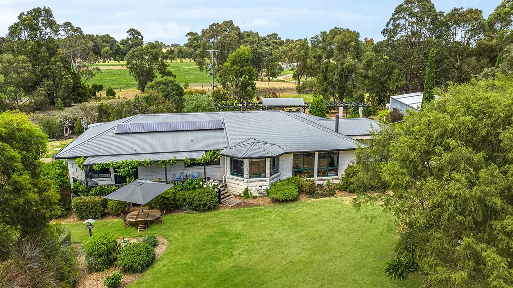 Birregurra Montalban - Self-Sufficient Country Lifestyle on 1.38 Ha, 3.3 acres approx.