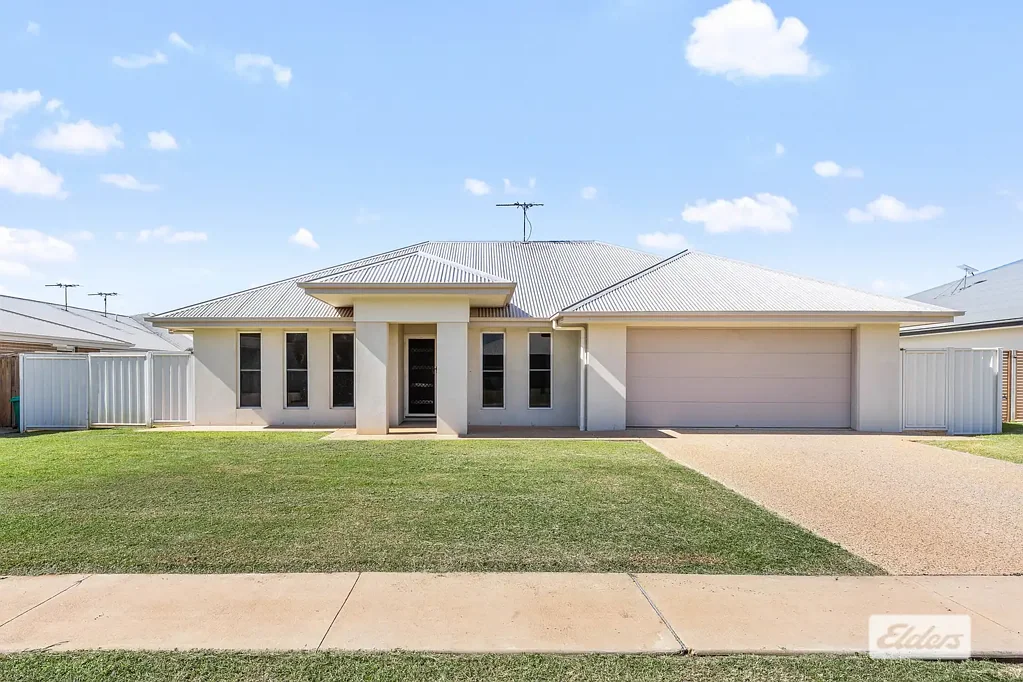 Emerald 4 Bedroom THE BIG HOUSE AND THE BIG SHED !!