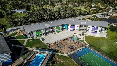 奥克兰一小学启动紧急封锁，校方要求家长切勿前往