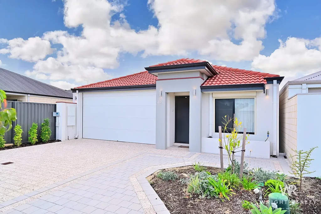 Easy-Care Living with Modern Comforts in Prime Aveley Location!