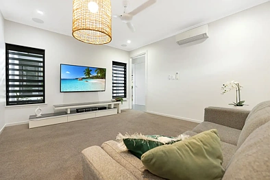 लिविंग रूम - 32 Iridescent Drive, Trinity Park, QLD 4879
