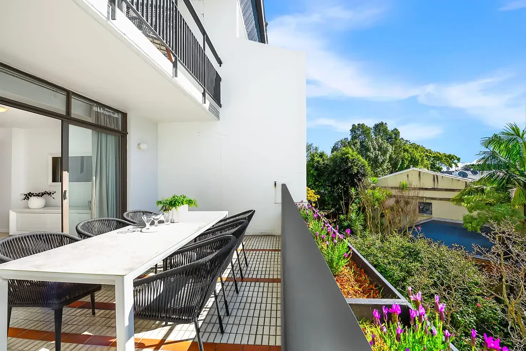Woollahra 3 Bedroom Split-Level, House-Sized Apartment in a Garden Estate