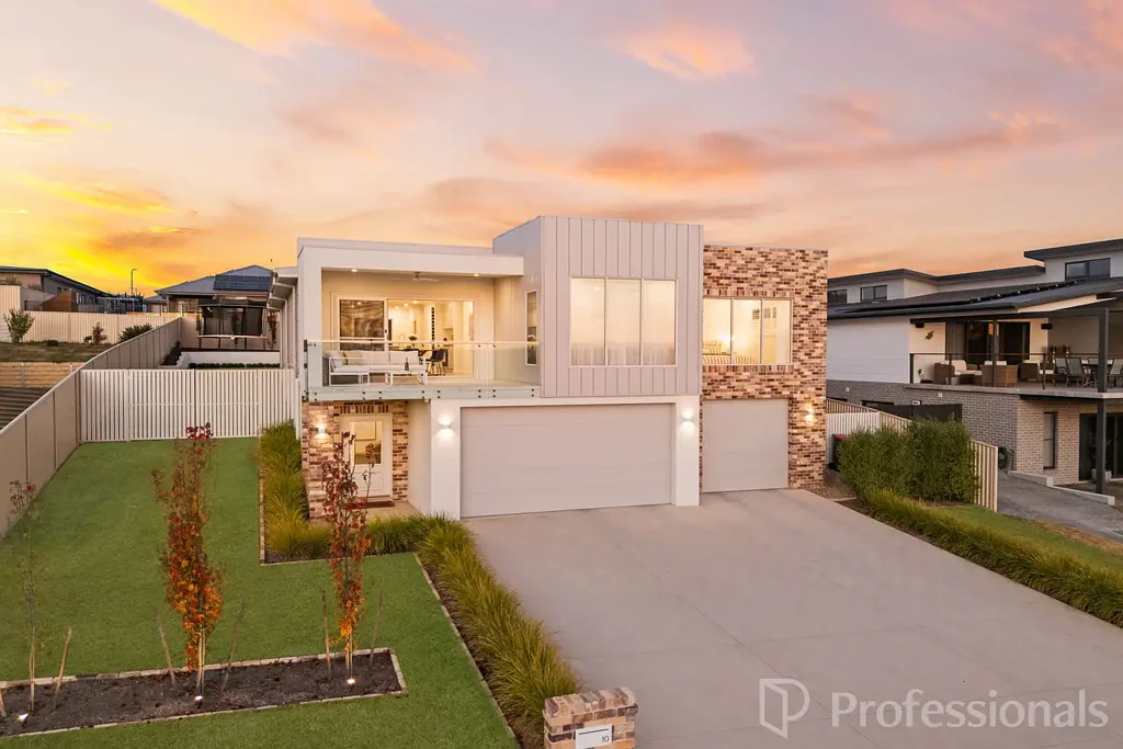 Kelso 4 Bedroom Elevated Elegance with Breathtaking Views Across Bathurst