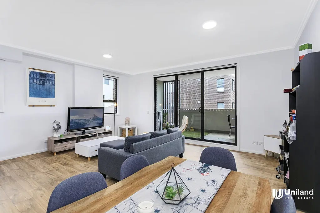 Spacious 2 Bedroom apartment in Rouse Hill