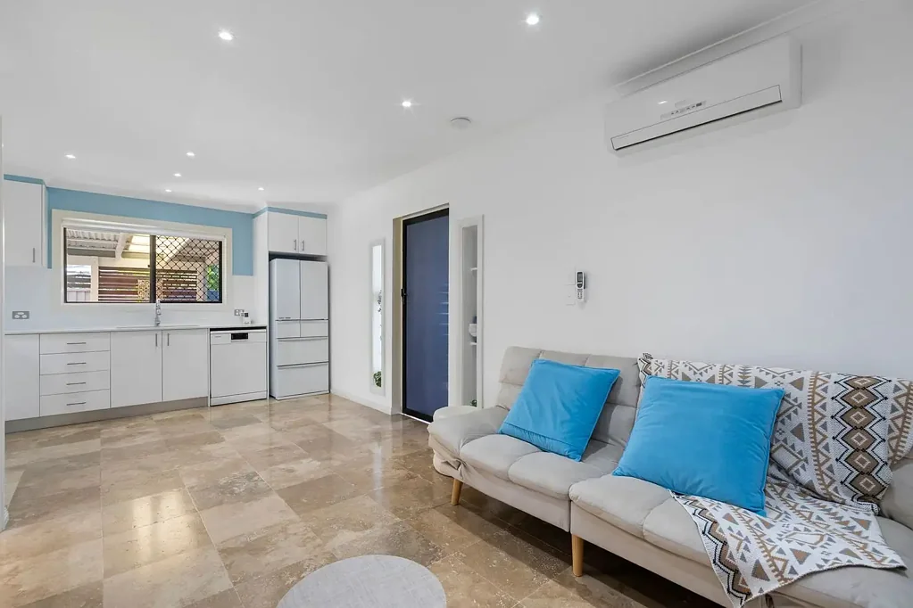 2/59 Errol Avenue, Paradise Point, QLD 4216