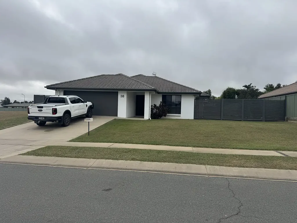 Moranbah 4ਬੈੱਡਰੂਮ Great home in a family friendly area!