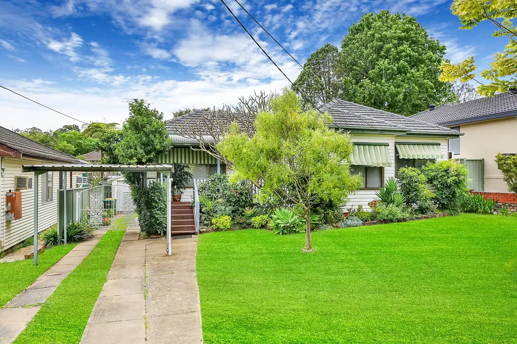 21 Andrews Avenue, Toongabbie, NSW 2146