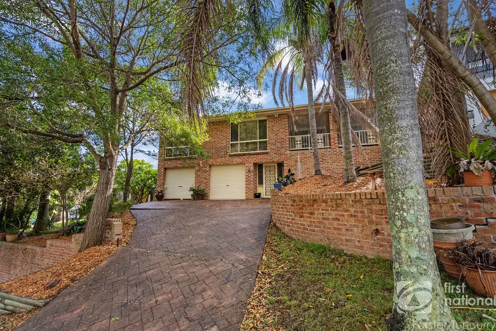 Forster 3房  Dual-Level Coastal Living | Walk to One Mile Beach
