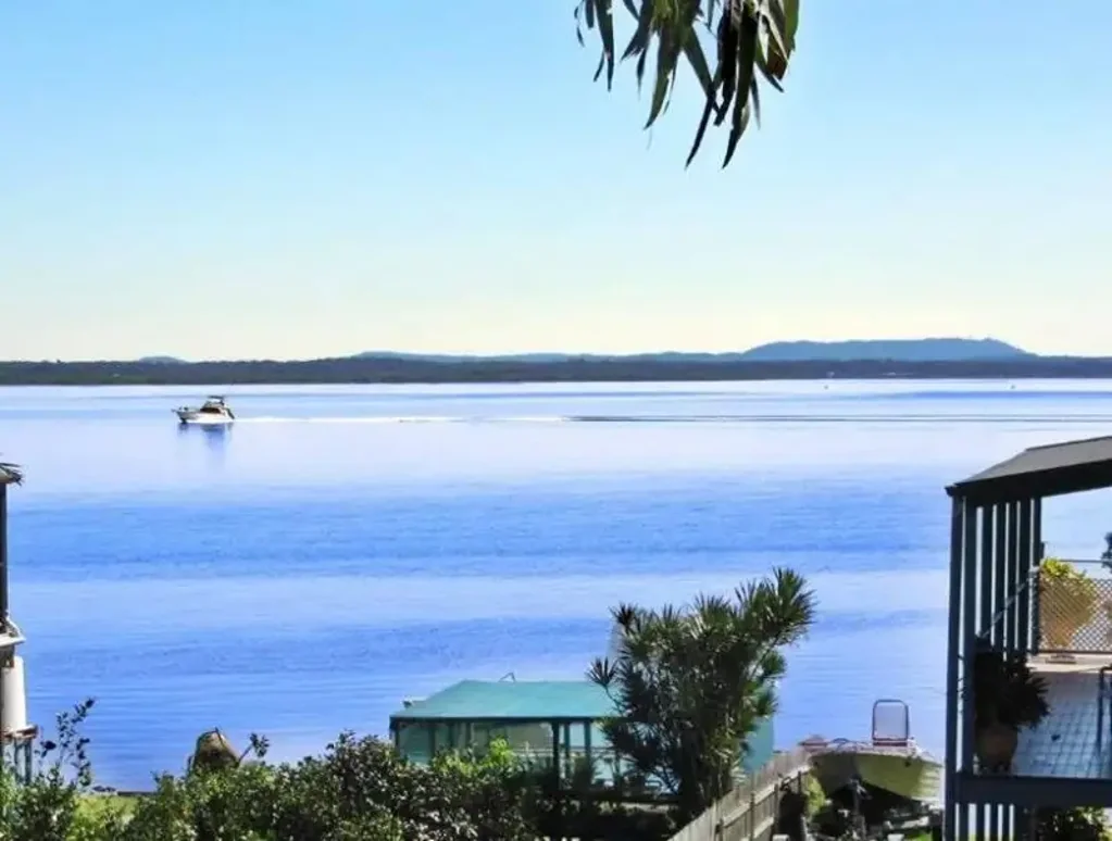 Russell Island 地块平坦临水 60米无敌水景 北向街角地 保护区对面 140米至航道 极佳高脚屋选址 日落美景尽享 LOCATION, LOCATION …...LOCATION...!!
GREAT WATER VIEWS ACROSS MORETON BAY..
VENDOR WILL CONSIDER ALL REASONABLE OFFERS..!!