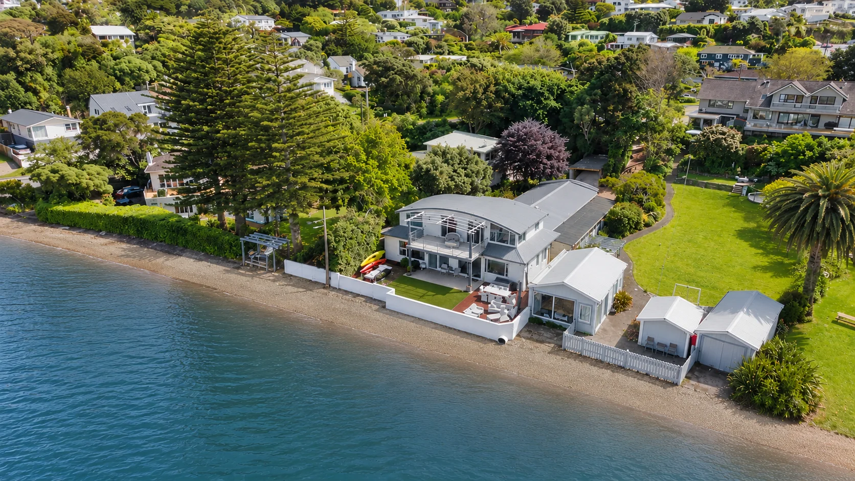 Paremata 4房  REFINED WATERFRONT LIVING - RV $1,490,000