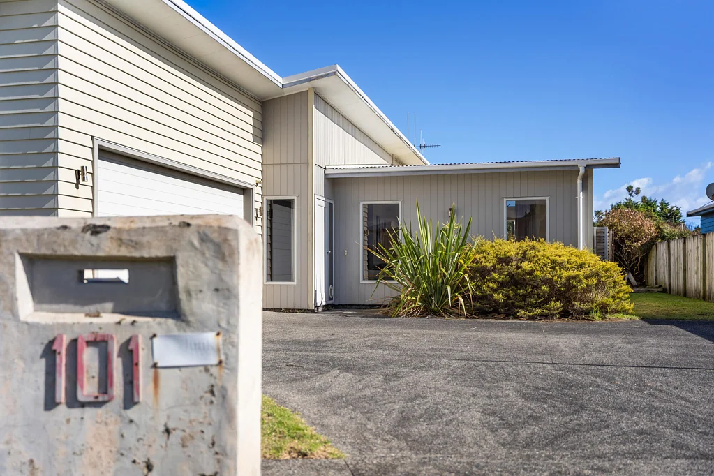 Otaki Beach 3कमरा Sunny, Spacious Family Living - Be Quick