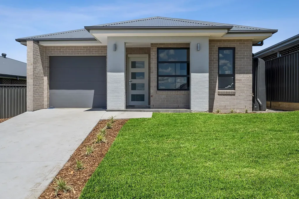 Goulburn 3 Bedroom Modern freestanding Torrens Title home with elevated front outlook and easy-care gardens