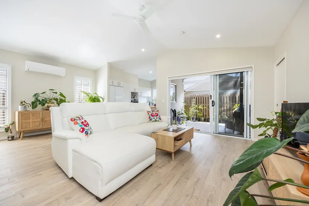 180/2-20 Island View Drive, Urangan, QLD 4655