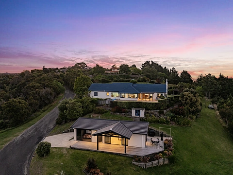 Bay View  Commanding and captivating