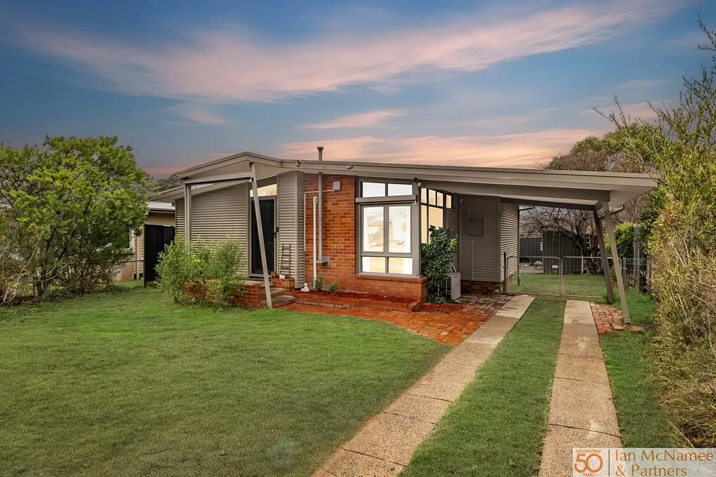 16 Bangalay Street, Queanbeyan, NSW 2620