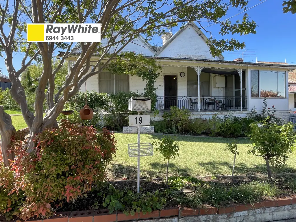 Gundagai 4 Bedroom Great location with great potential.