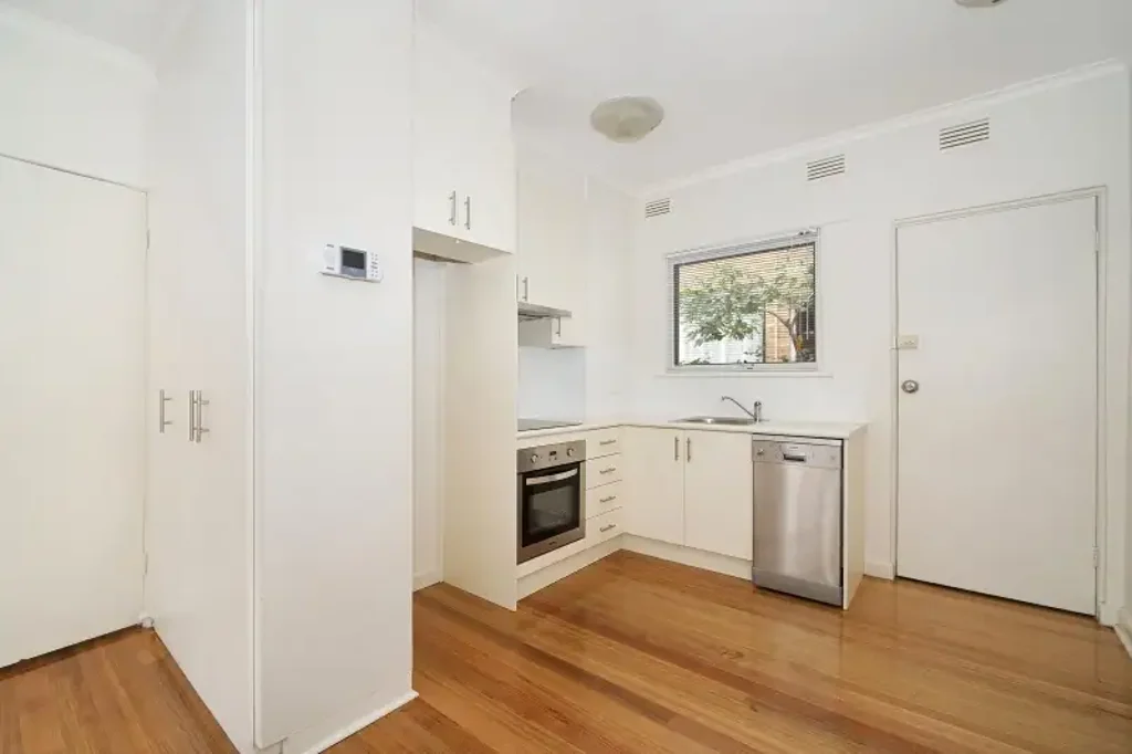 Compact apartment, great location!