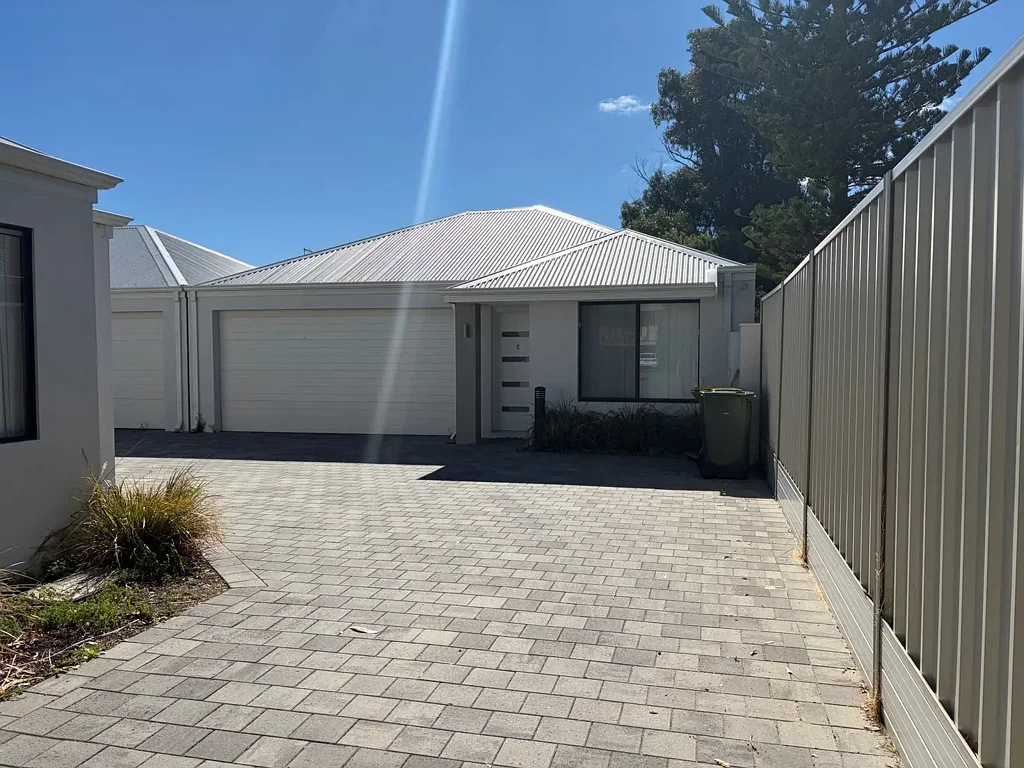 AVAILABLE SOON (expected 18 June): Near new detached townhouse conveniently located in the heart of Mandurah