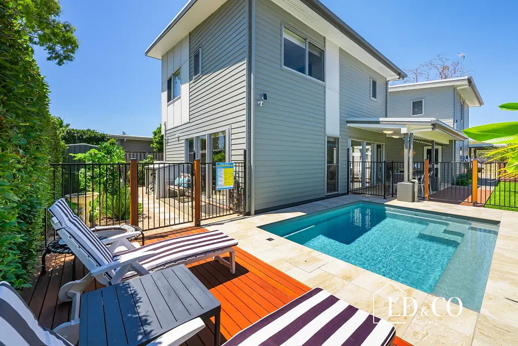 East Mackay 4房  Coastal Luxury with Versatile Dual Living