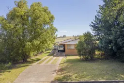 28 A & B Wollowra Street, Cowra