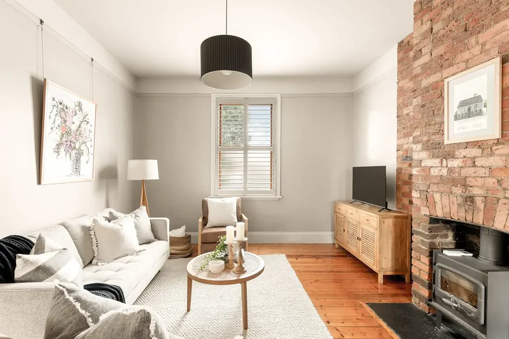 Launceston 4ਬੈੱਡਰੂਮ Renovated home with gorgeous character, secure garaging, hidden backyard as it's sanctury