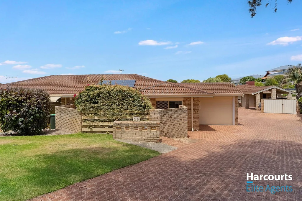 Shoalwater 2部屋 Under Contract by Nola Tully