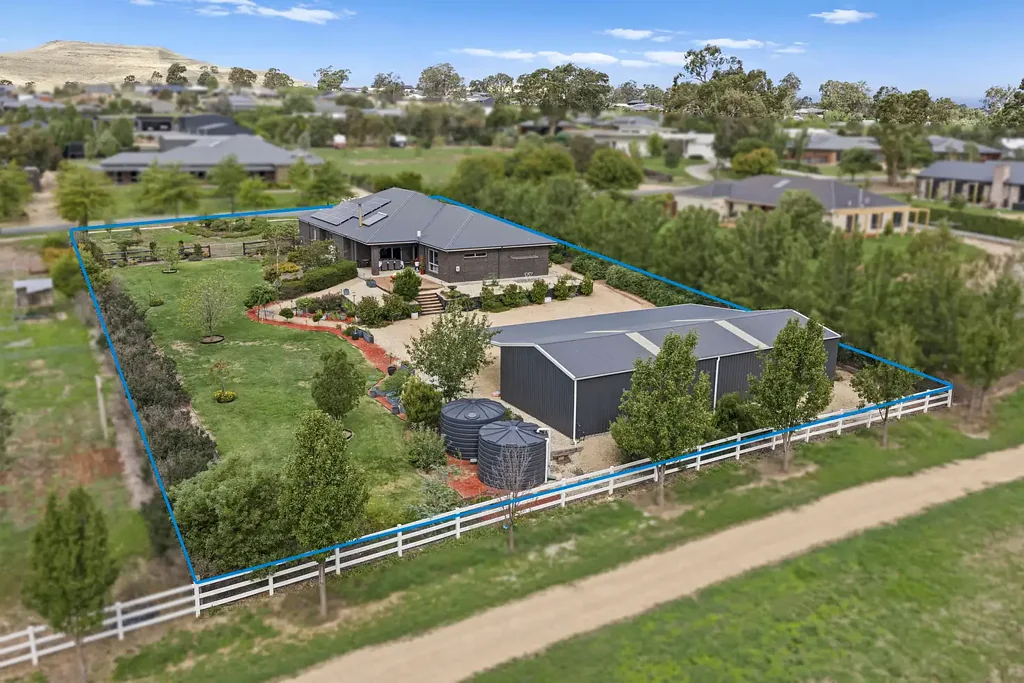 Mansfield 4બેડરૂમ Upsize your life in this high quality family home!