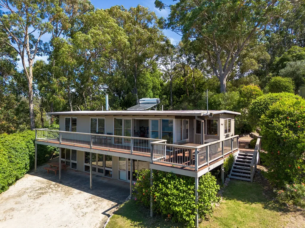 Mallacoota 4房  3-5 KARBEETHONG AVE and JETTY