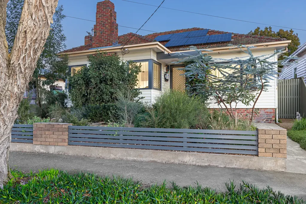 Ballarat East 3房  Beautifully Updated Character Home with Timeless Appeal