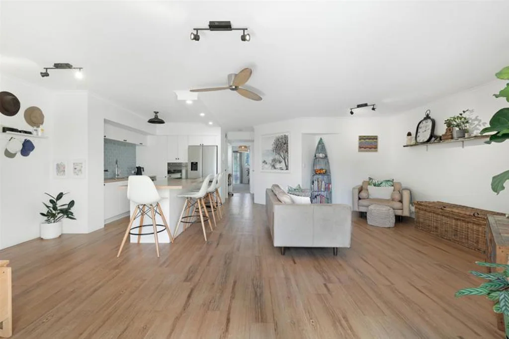 7/13 Montgomery Avenue, Main Beach, QLD 4217