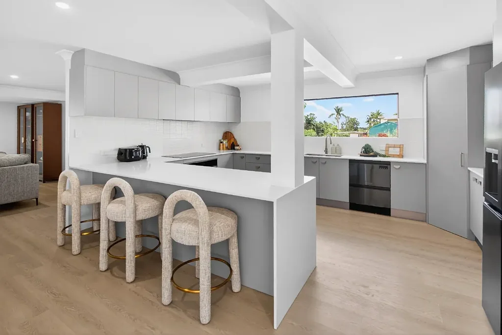 Mount Julian 3Zimmer Elegant Renovation with Attention to Detail - All Offers Considered.