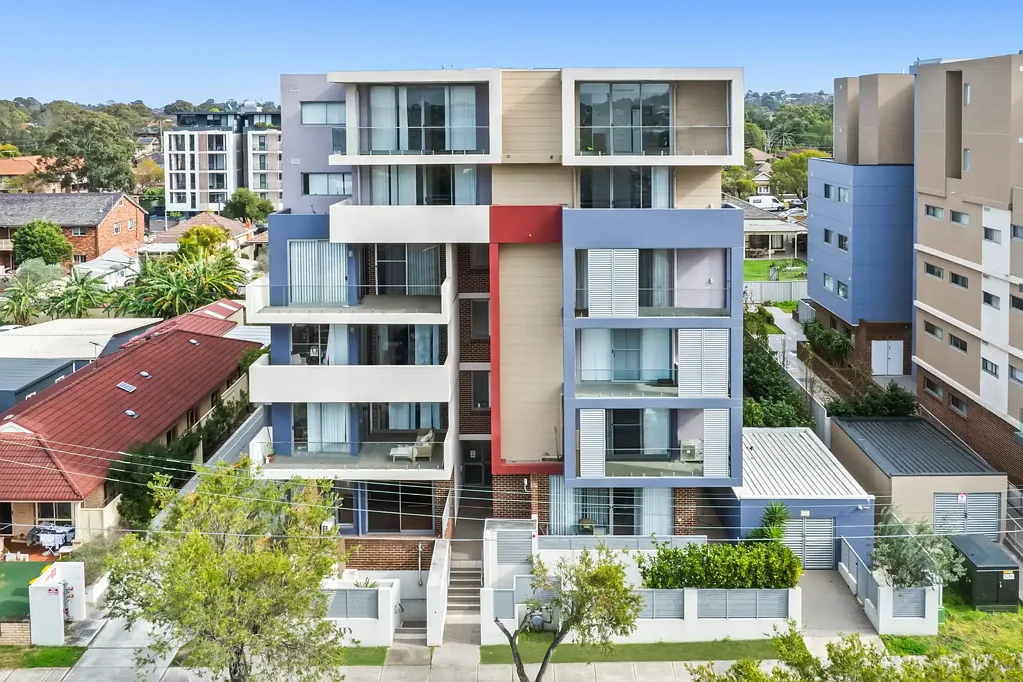 Bankstown 2Habitaciones Modern Penthouse-Style Top Floor Living in Prime Location, 102sqm