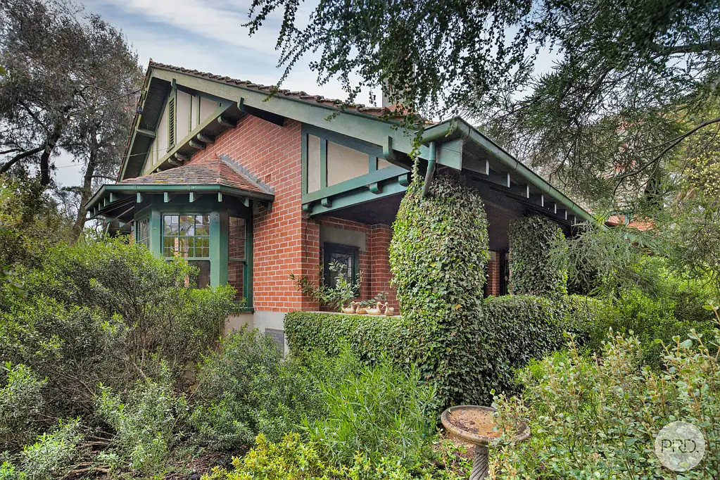 Smythesdale 4chambre STRIKING BRICK FAMILY HOME, LARGE 1250m2 LAND WITH REAR ACCESS