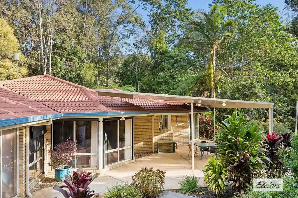 North Arm 4બેડરૂમ 4 bedroom on A Private 5.6 Acres, (5 Mins to Town)