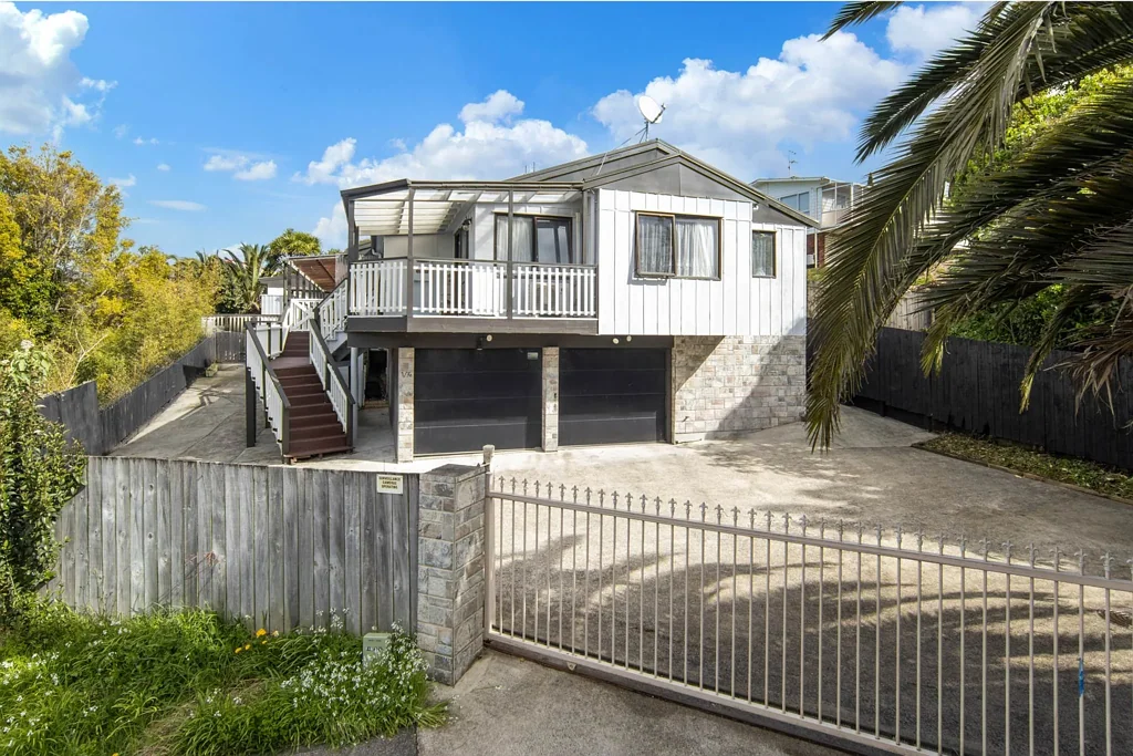 Te Atatu South 7ਬੈੱਡਰੂਮ Big Family Living + Extra Income!