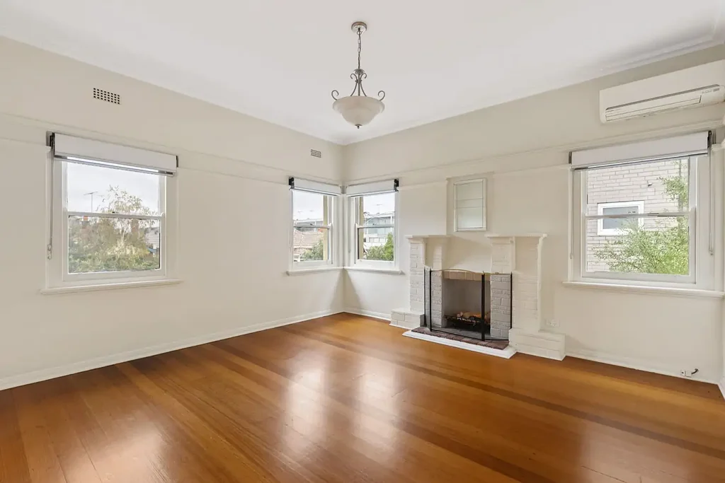 Spacious Art Deco Living in a Prime Balaclava Pocket