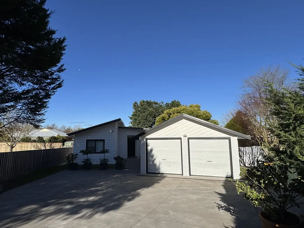Charming Two Bedroom Cottage for Rent