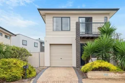 8 Saxon Avenue, Christies Beach