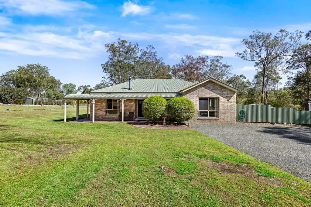Chambers Flat 3ਬੈੱਡਰੂਮ LARGE SHEDS + POOL + 8000M2 BLOCK!