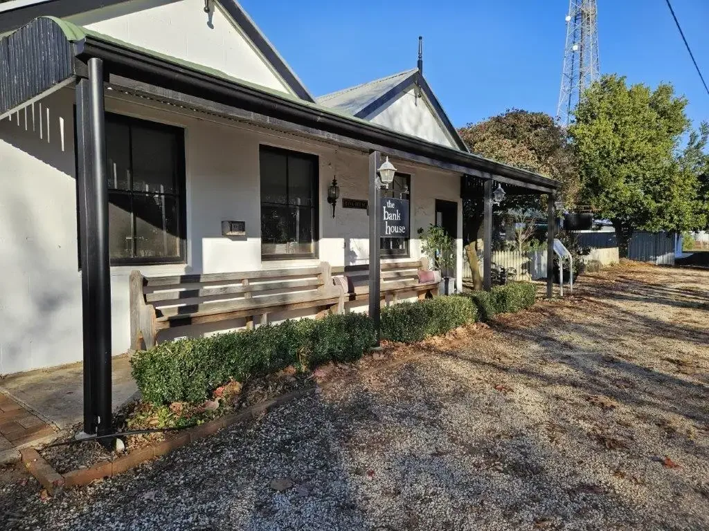 Coonawarra 4房  Coonawarra Cottages | Historic Charm, Proven Income & Unbeatable Positioning