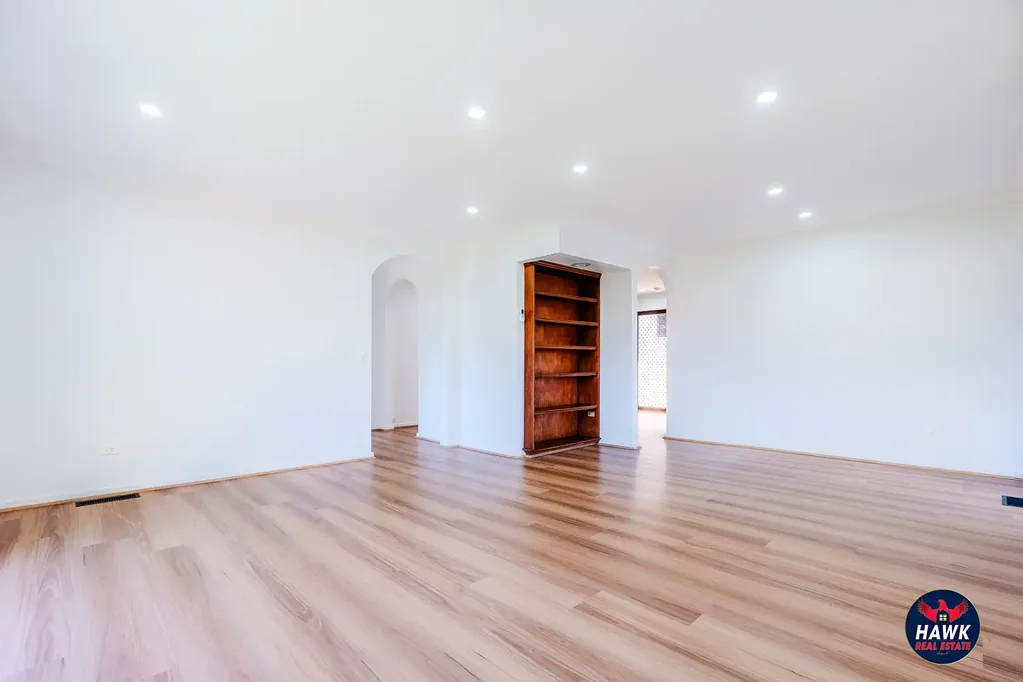 Wanniassa 6कमरा Luxury Dual-Living Opportunity in the Heart of Wanniassa – Renovated Family Home with a Self-Contained 3-Bedroom Granny Flat