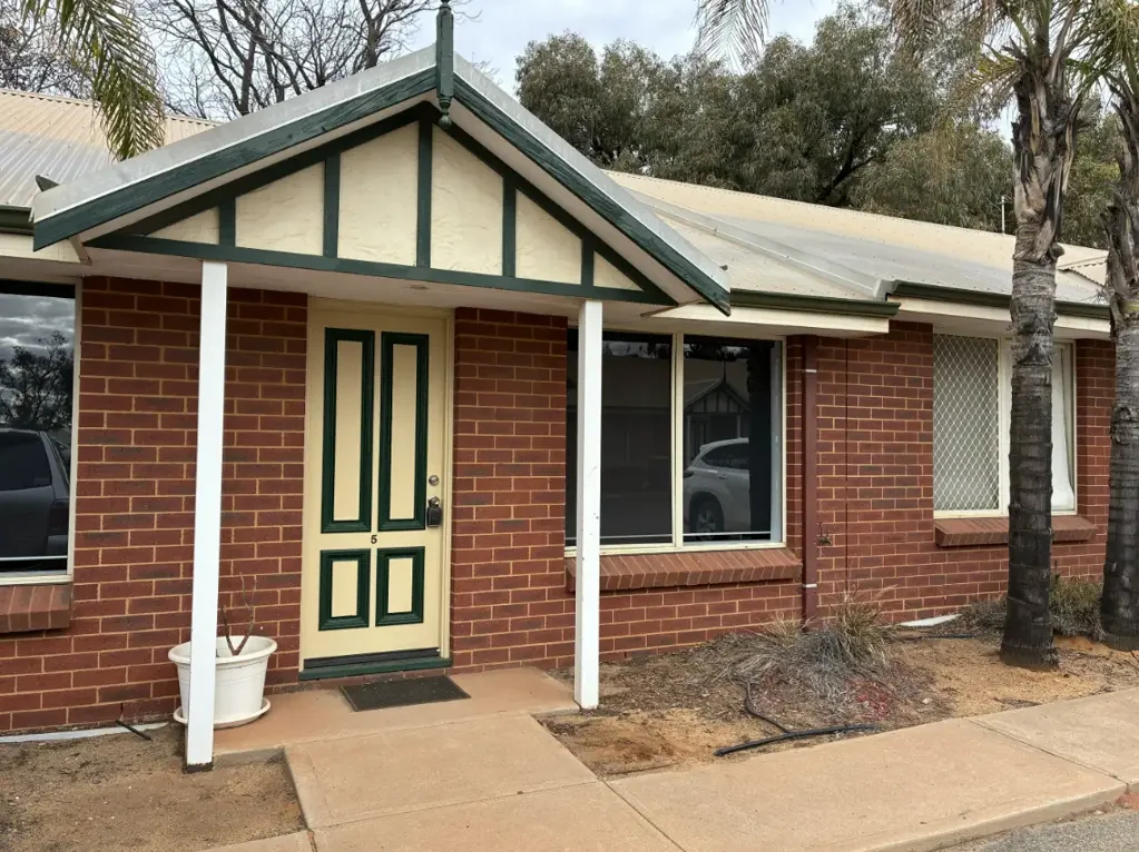 2x1 Fully Furnished Unit